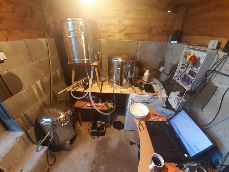 Building brewhouse-cellar