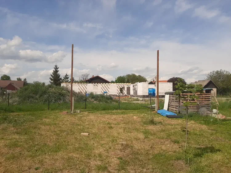 Building hop garden